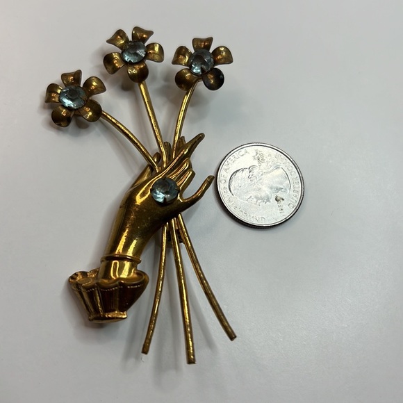 Vintage Brooch Hand Holding Flowers - Picture 6 of 9